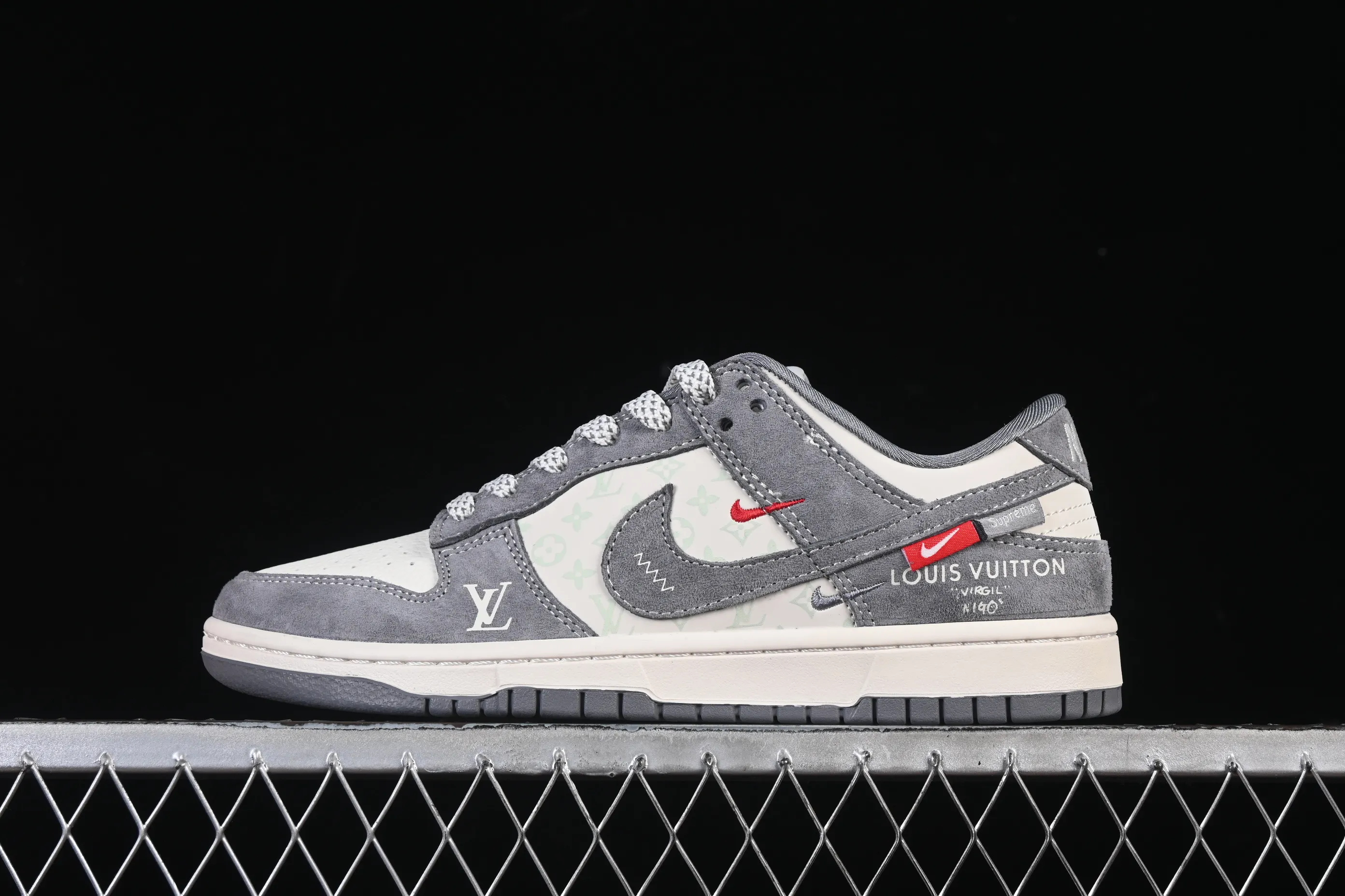 All Categories Nk SB Dunk Series Nk SB Dunk Low High-end Customized Low-top Shoes Nike SB Dunk Low Joint Gray Pig Eight Red Label Anniversary High-end Customized Low-top Casual Shoes CX5050-Y13